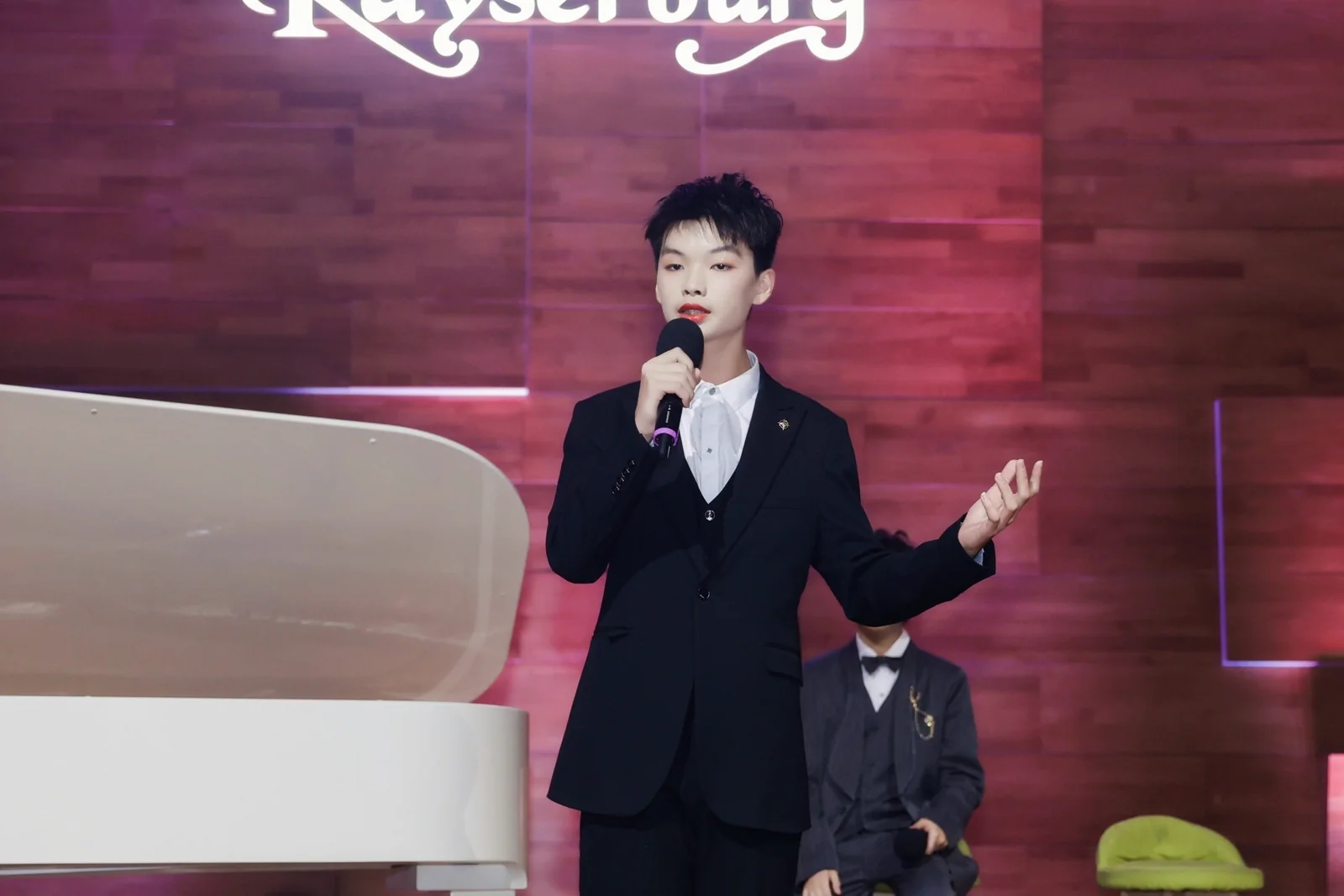 Jacky singing on stage at a Kayserburg concert.